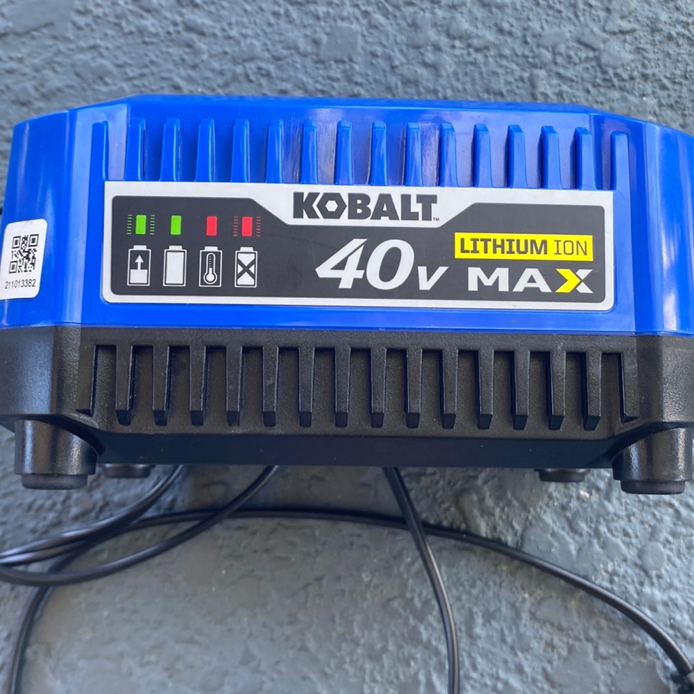 KOLBALT battery charger